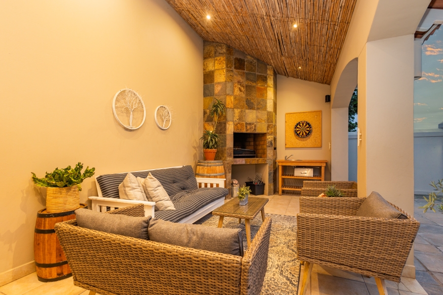 4 Bedroom Property for Sale in Schoongezicht Western Cape